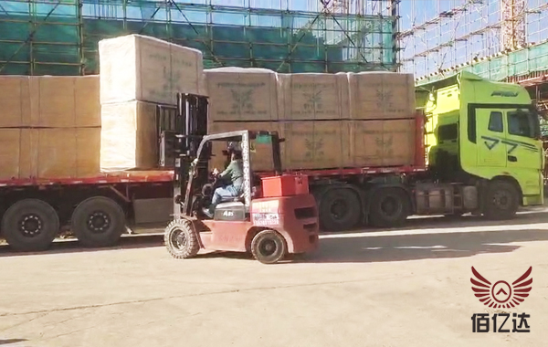 1.22×2.44木模板廣東工地卸車(chē)圖