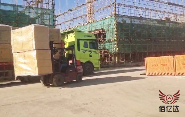 廣東木模板工地卸車(chē)圖